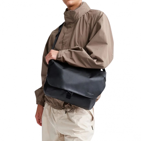 GASTON LUGA LIGHTWEIGHT DUOSEAL MESSENGER 14 BLACK